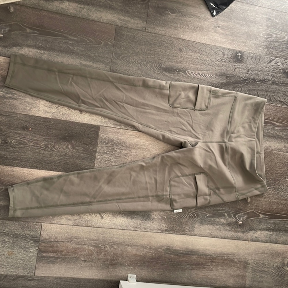 Green leggings, size medium